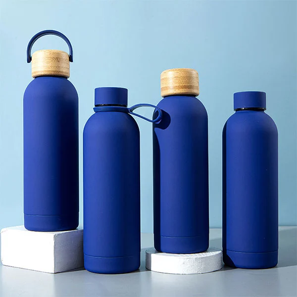 Hur levererade Kudike 10 000 anpassade produkter för Boost Juice på bara 20 dagar med strikt Pantone-färgmatchning?